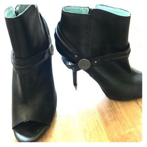 Miranda Lambert Black Boots